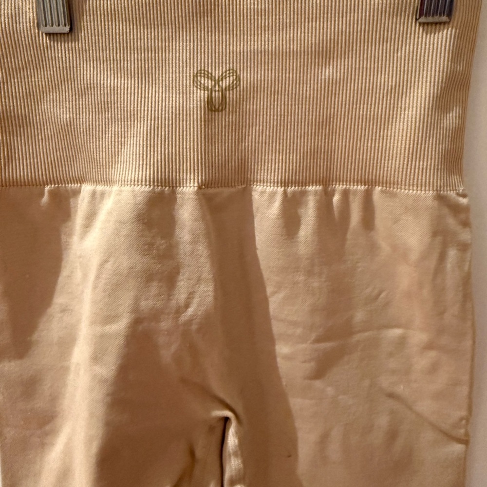 TNA Beige Ribbed Workout Set - Picture 5 of 6